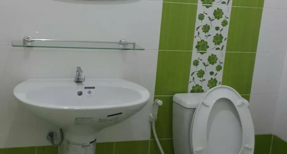 For sale 2 bedrooms townhouse in Phunphin, Surat Thani