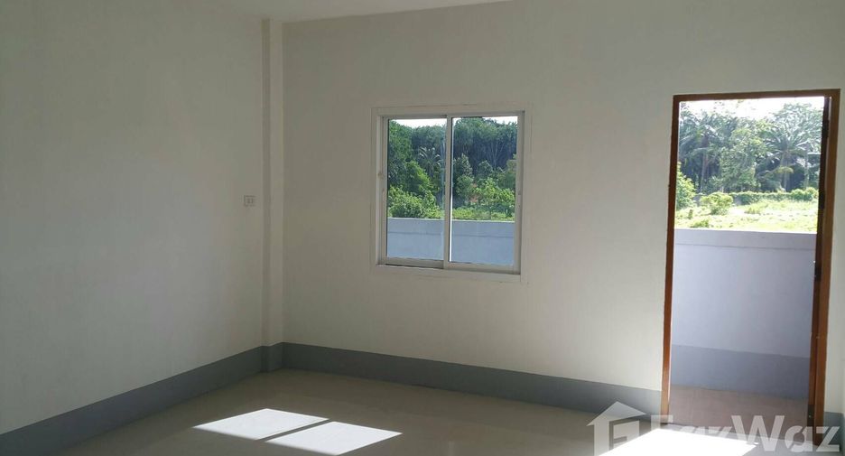 For sale 2 bedrooms townhouse in Phunphin, Surat Thani