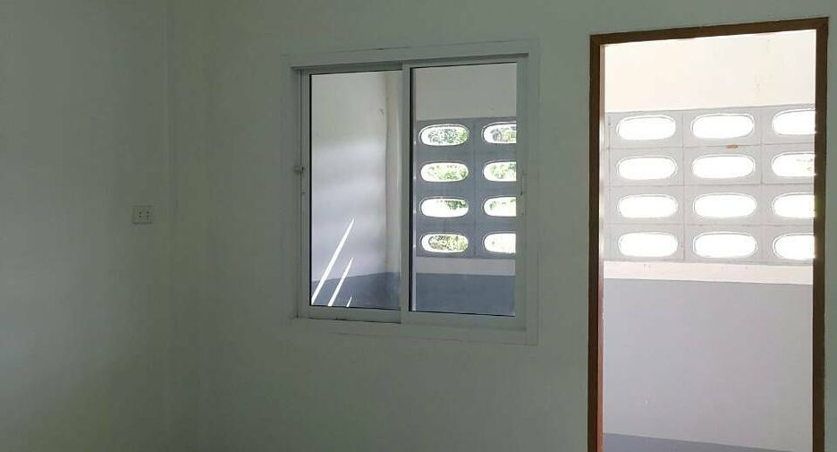 For sale 2 bedrooms townhouse in Phunphin, Surat Thani