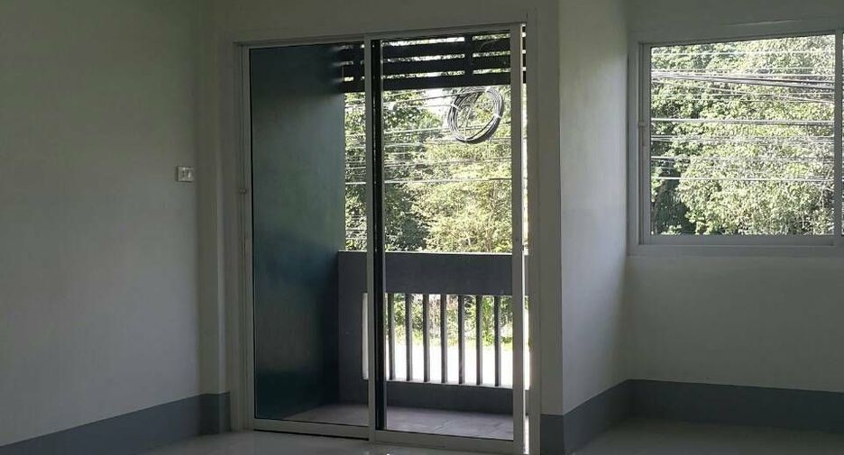 For sale 2 bedrooms townhouse in Phunphin, Surat Thani