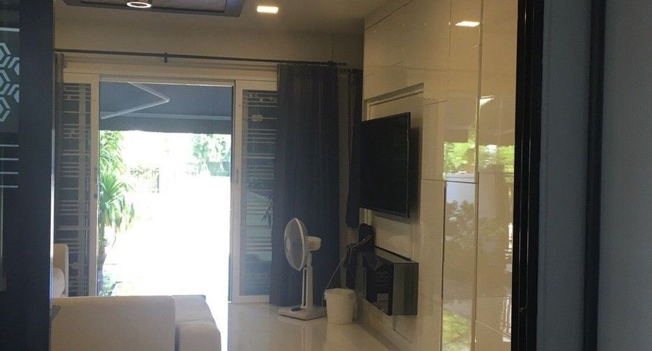 For sale 3 bedrooms townhouse in Bang Khun Thian, Bangkok
