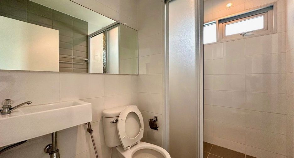 For sale 2 ベッドルーム condo in Khlong Toei, Bangkok