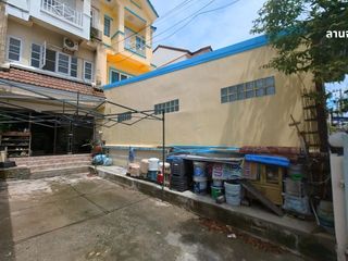 À vendre 4 chambres maison de ville à Mueang Samut Prakan, Samut Prakan