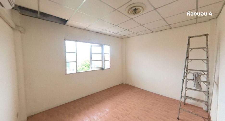 For sale 4 bedrooms townhouse in Mueang Samut Prakan, Samut Prakan