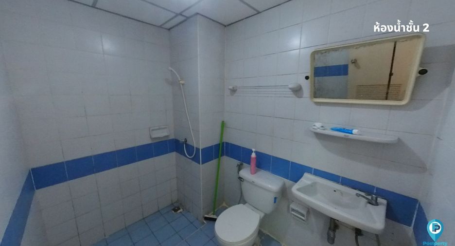 For sale 4 bedrooms townhouse in Mueang Samut Prakan, Samut Prakan