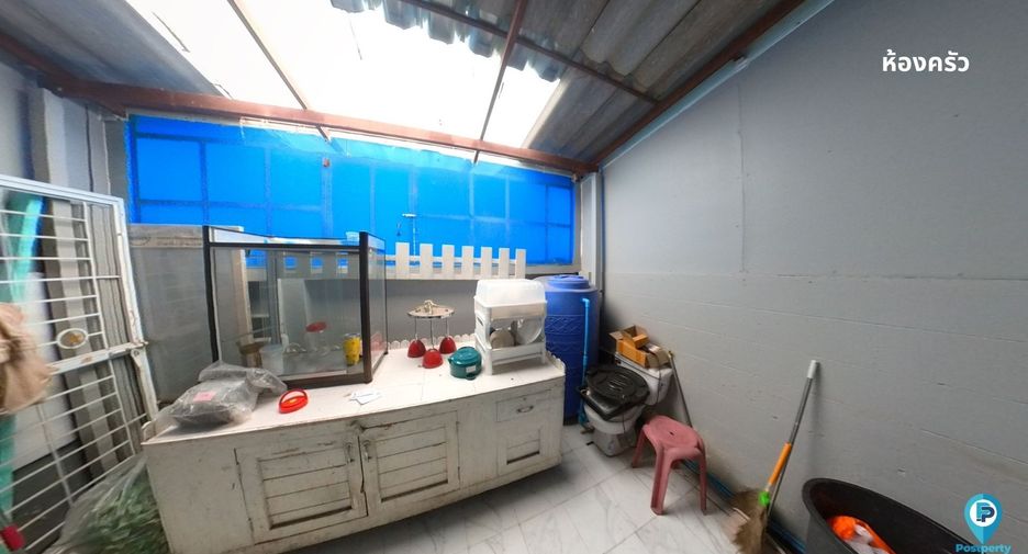 For sale 4 bedrooms townhouse in Mueang Samut Prakan, Samut Prakan
