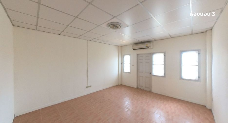 For sale 4 bedrooms townhouse in Mueang Samut Prakan, Samut Prakan
