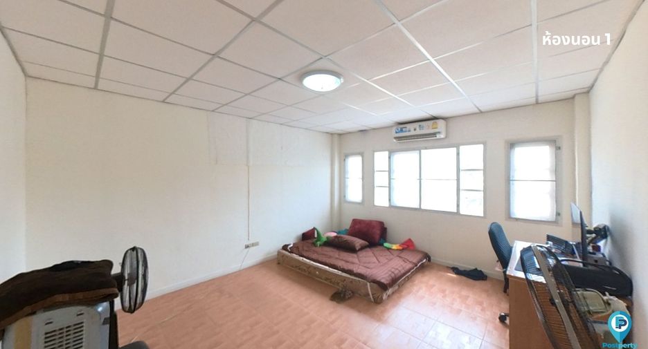 For sale 4 bedrooms townhouse in Mueang Samut Prakan, Samut Prakan