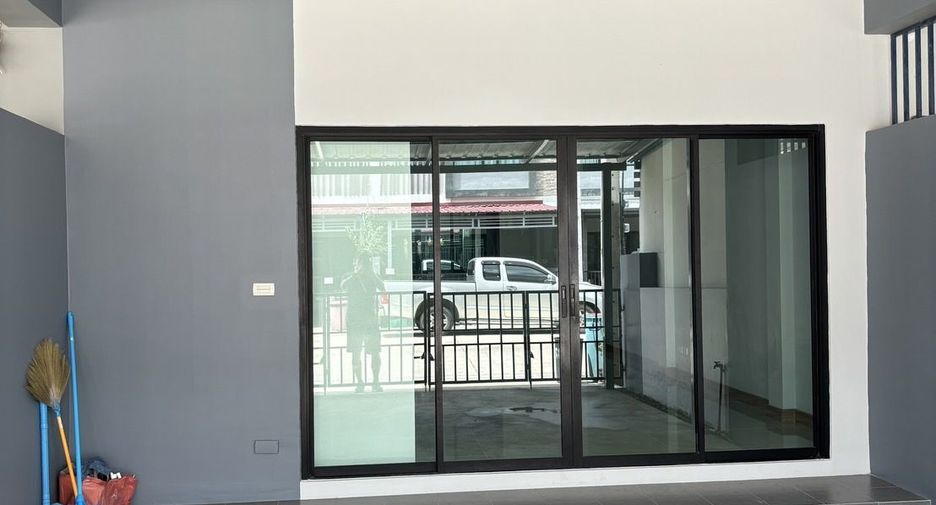 For sale 3 bedrooms townhouse in Nong Khaem, Bangkok