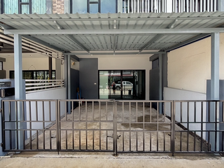 For sale 3 bedrooms townhouse in Nong Khaem, Bangkok