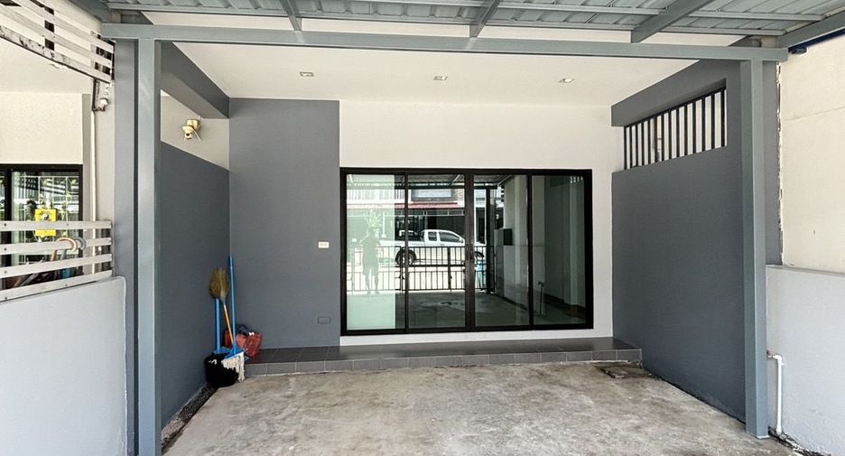 For sale 3 bedrooms townhouse in Nong Khaem, Bangkok