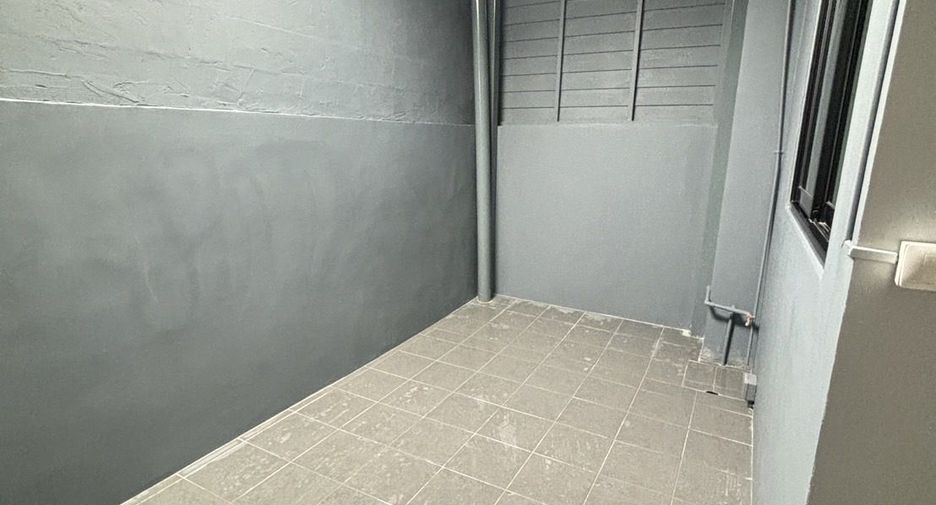 For sale 3 bedrooms townhouse in Nong Khaem, Bangkok