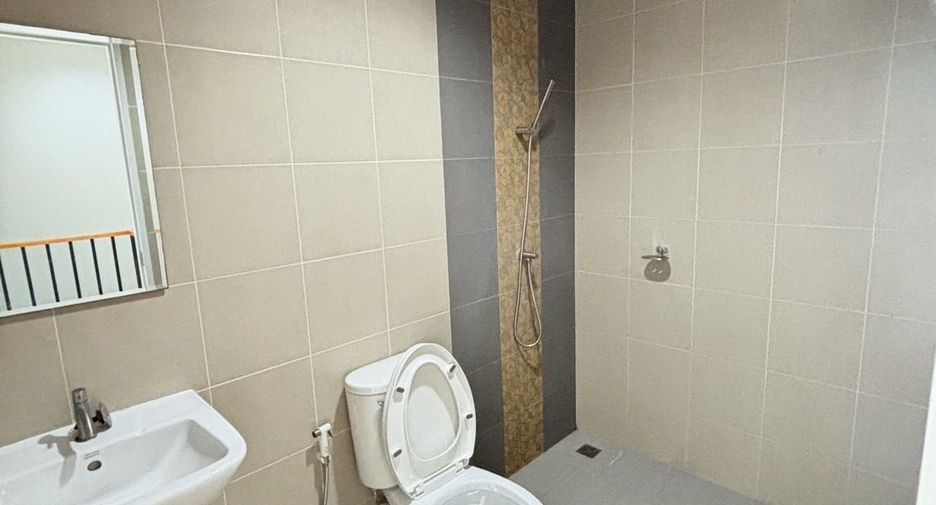 For sale 3 bedrooms townhouse in Nong Khaem, Bangkok
