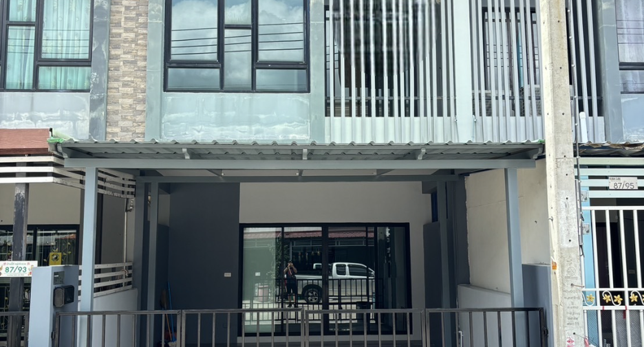 For sale 3 bedrooms townhouse in Nong Khaem, Bangkok