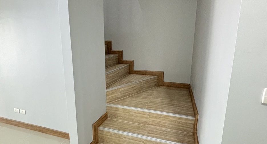For sale 3 bedrooms townhouse in Nong Khaem, Bangkok