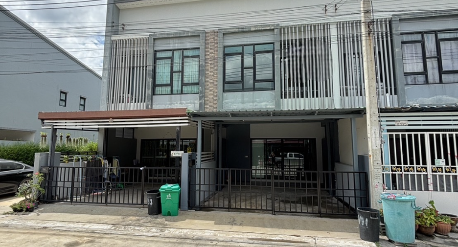 For sale 3 bedrooms townhouse in Nong Khaem, Bangkok