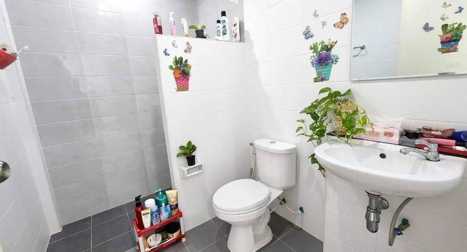 For sale 2 bedrooms townhouse in Mueang Chon Buri, Chonburi
