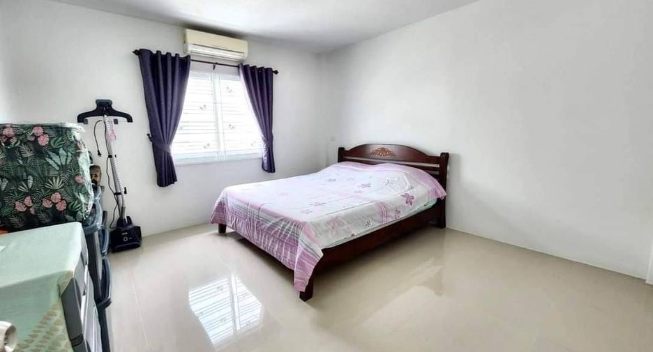 For sale 2 bedrooms townhouse in Mueang Chon Buri, Chonburi