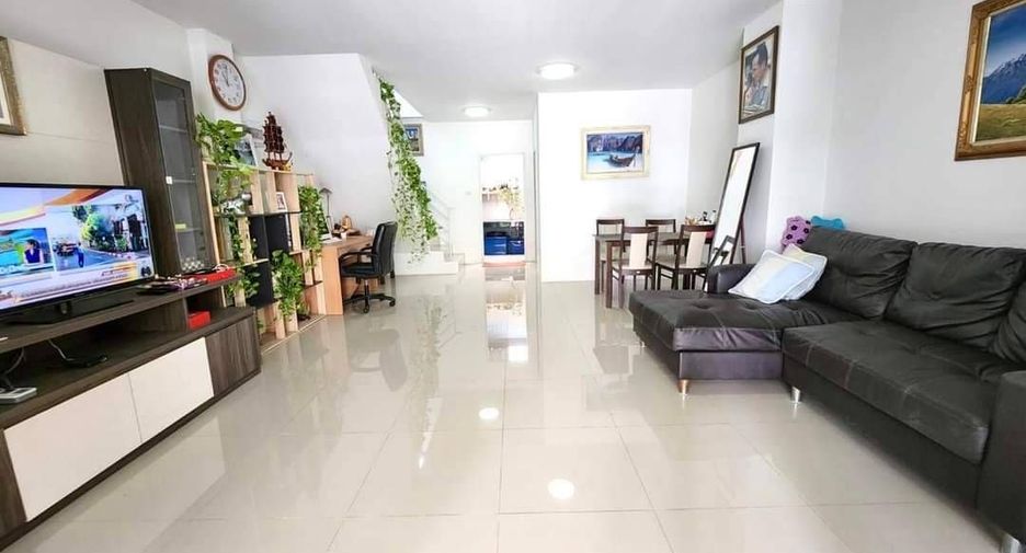 For sale 2 bedrooms townhouse in Mueang Chon Buri, Chonburi
