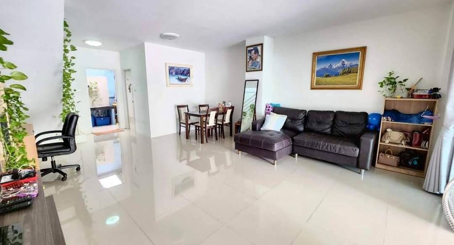 For sale 2 bedrooms townhouse in Mueang Chon Buri, Chonburi