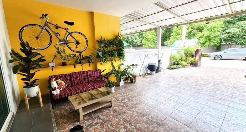 For sale 2 bedrooms townhouse in Mueang Chon Buri, Chonburi