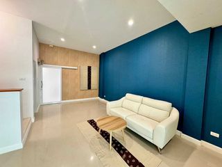 Casa adosada en venta de 3 habitaciones en Prawet, Bangkok