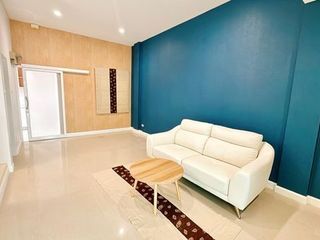 Casa adosada en venta de 3 habitaciones en Prawet, Bangkok