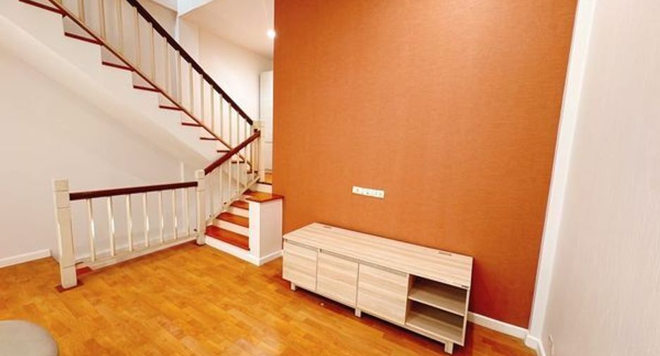 For sale 3 bedrooms townhouse in Prawet, Bangkok