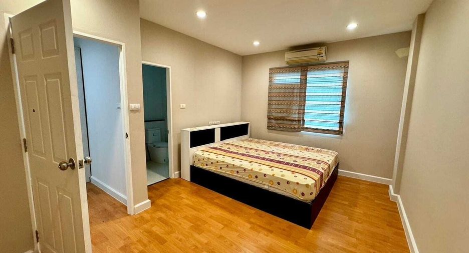 For sale 3 bedrooms townhouse in Prawet, Bangkok
