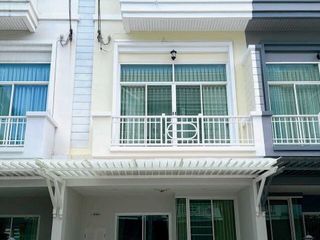 Casa adosada en venta de 3 habitaciones en Prawet, Bangkok