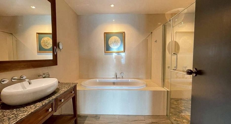 Condo en venta y en alquiler de 2 habitaciones en Khlong Toei, Bangkok