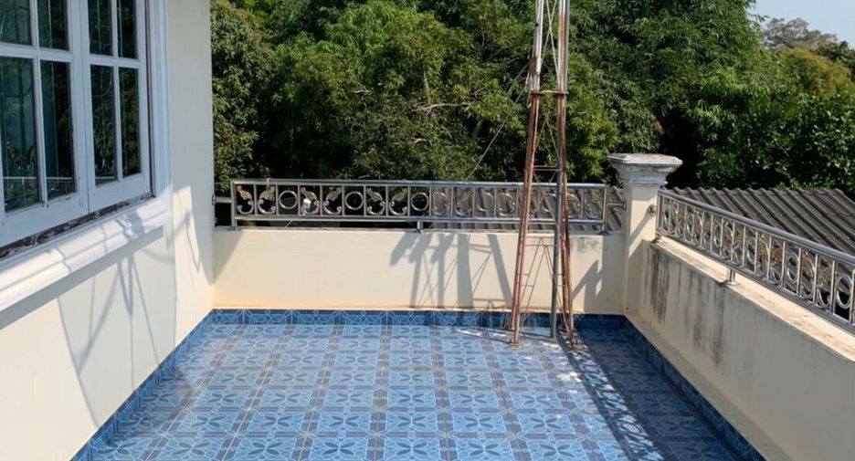 For sale 5 bedrooms house in Bang Nam Priao, Chachoengsao