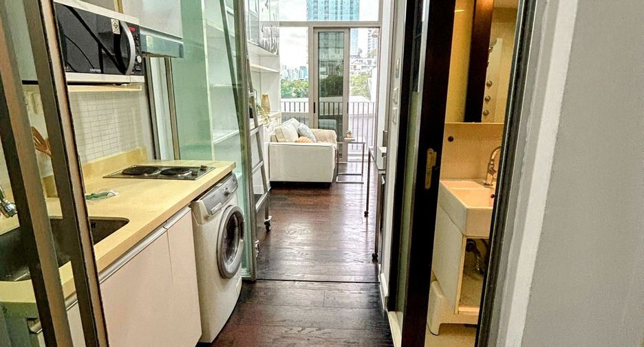 For sale 1 bed condo in Khlong Toei, Bangkok