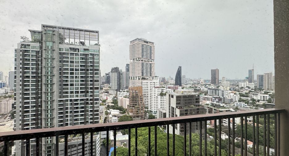 For sale そして for rent 2 ベッドルーム condo in Khlong Toei, Bangkok