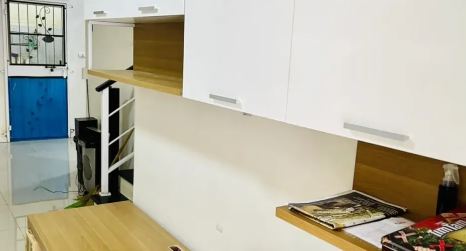 Casa adosada en venta de 3 habitaciones en Lam Luk Ka, Pathum Thani