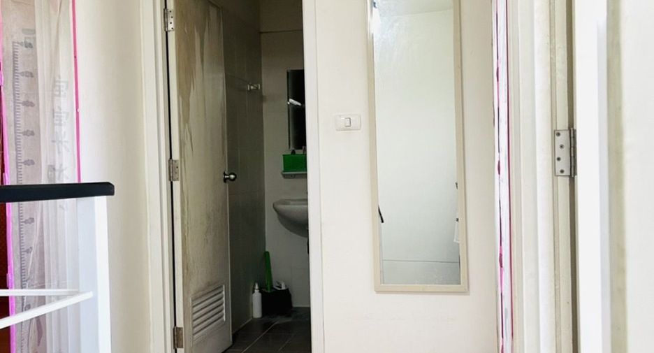 Casa adosada en venta de 3 habitaciones en Lam Luk Ka, Pathum Thani