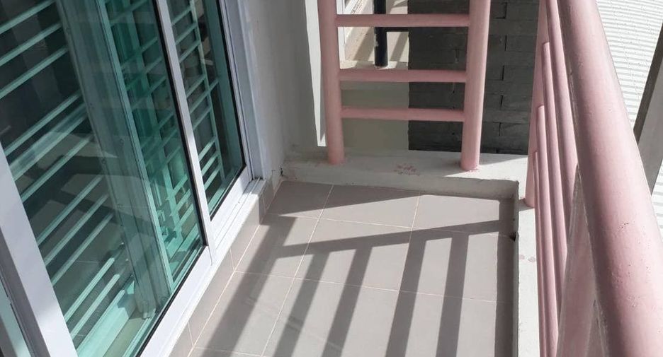 À vendre 3 chambres maison de ville à Mueang Rayong, Rayong