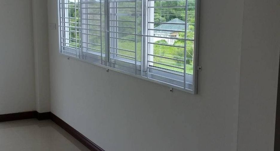 À vendre 3 chambres maison de ville à Mueang Rayong, Rayong