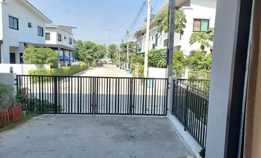 Reihenhaus zum Kauf mit 4 Zimmer in Lat Lum Kaeo, Pathum Thani
