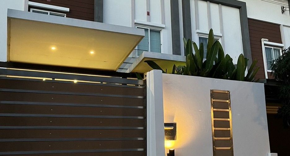 À louer 3 chambres maison de ville à Bang Yai, Nonthaburi