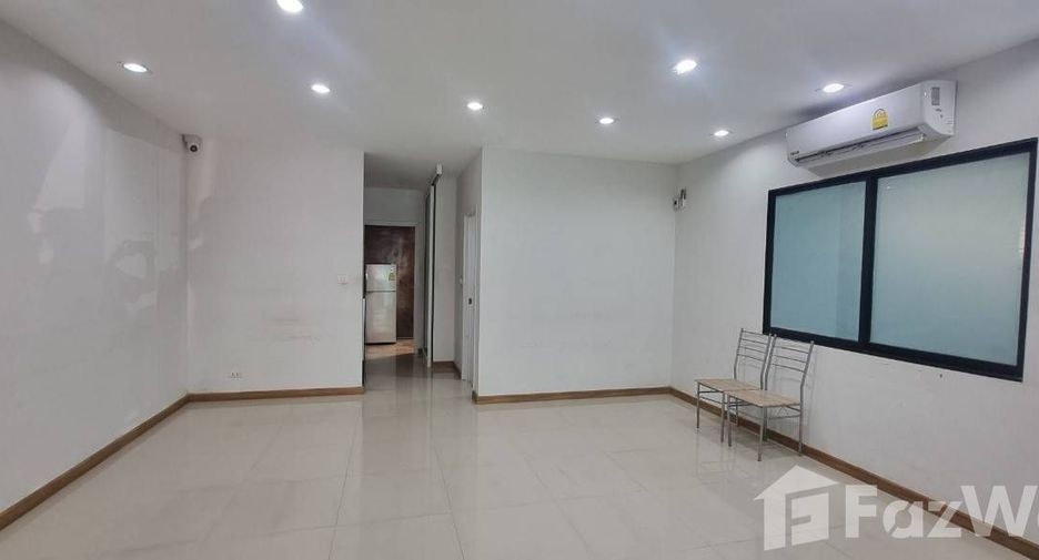 Casa adosada en venta y en alquiler de 3 habitaciones en Lam Luk Ka, Pathum Thani