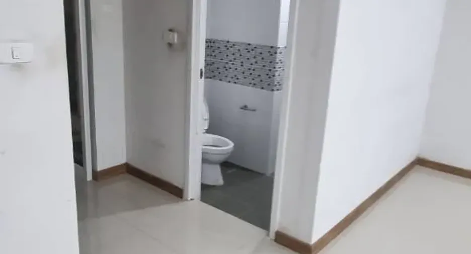 Casa adosada en venta y en alquiler de 3 habitaciones en Lam Luk Ka, Pathum Thani