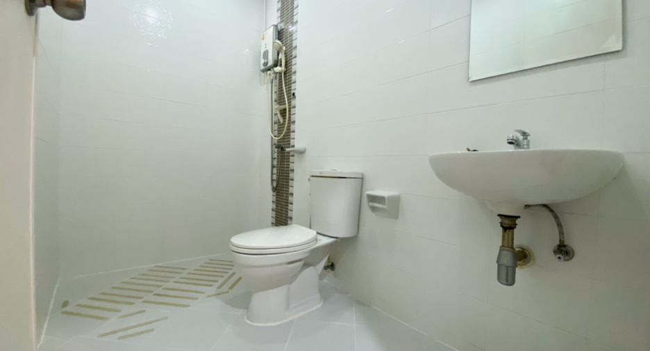 For sale 3 ベッドルーム townhouse in Mueang Chon Buri, Chonburi