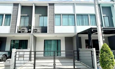 For rent 3 bedrooms townhouse in Khlong Luang, Pathum Thani