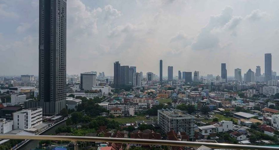 For sale 2 bedrooms condo in Watthana, Bangkok