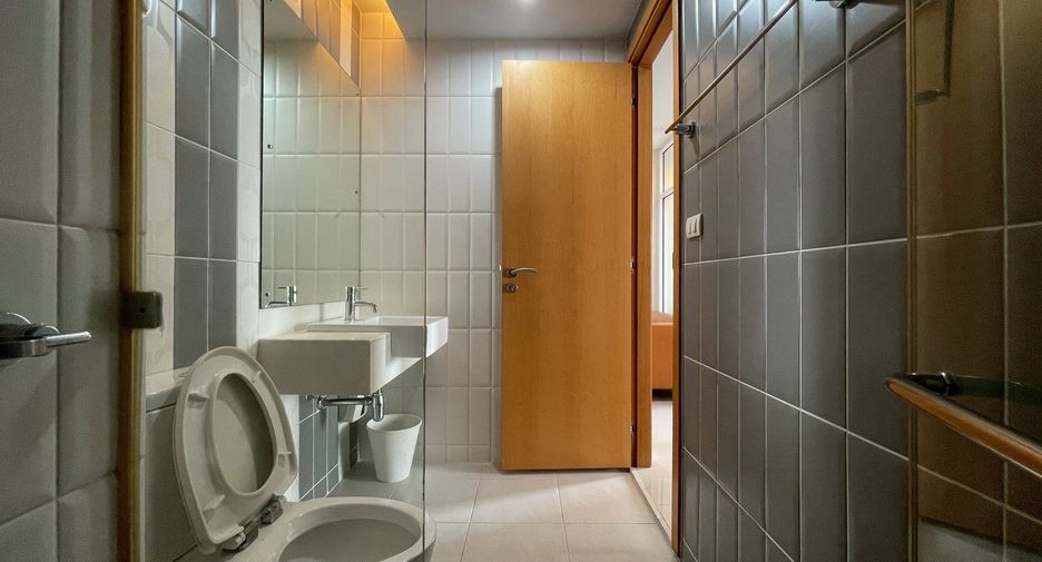 For sale 2 bedrooms condo in Watthana, Bangkok