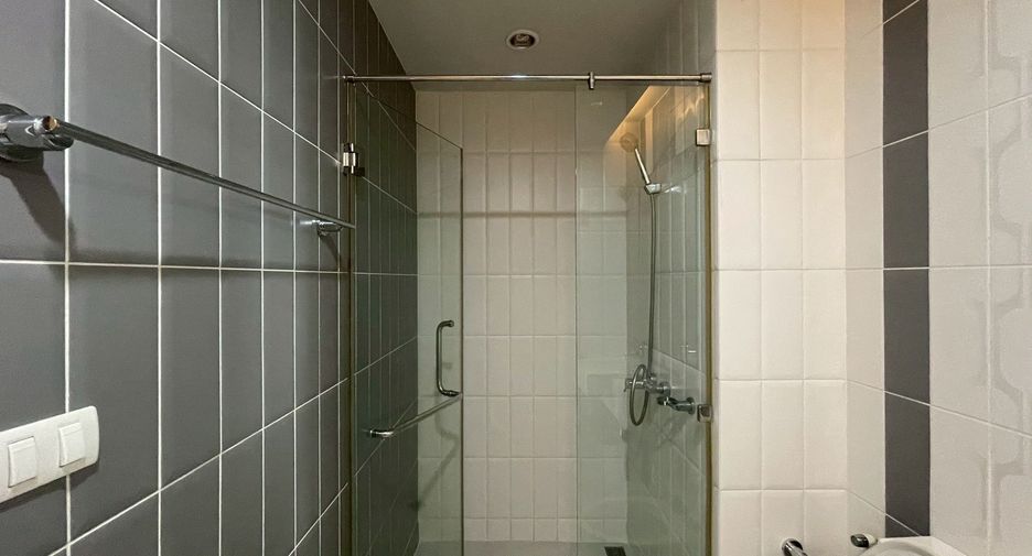 For sale 2 bedrooms condo in Watthana, Bangkok