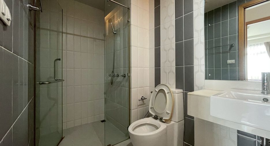 For sale 2 bedrooms condo in Watthana, Bangkok