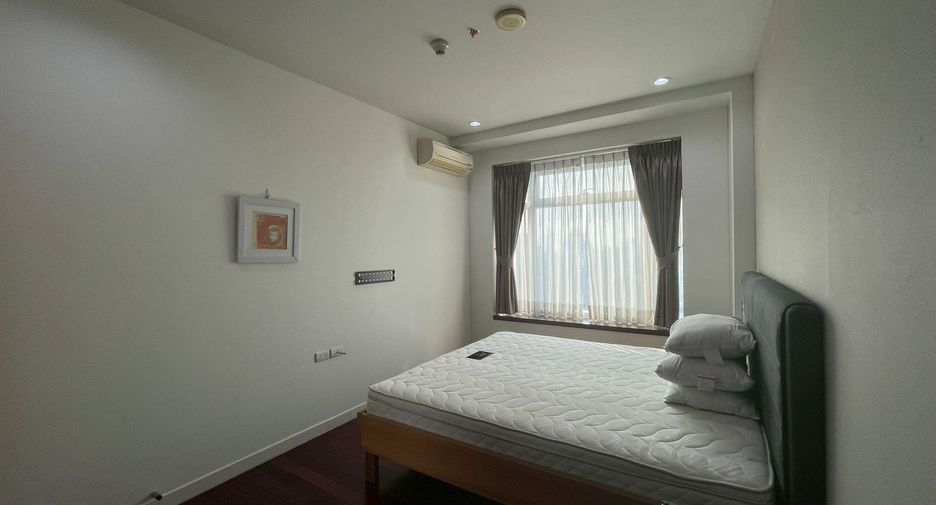 For sale 2 bedrooms condo in Watthana, Bangkok