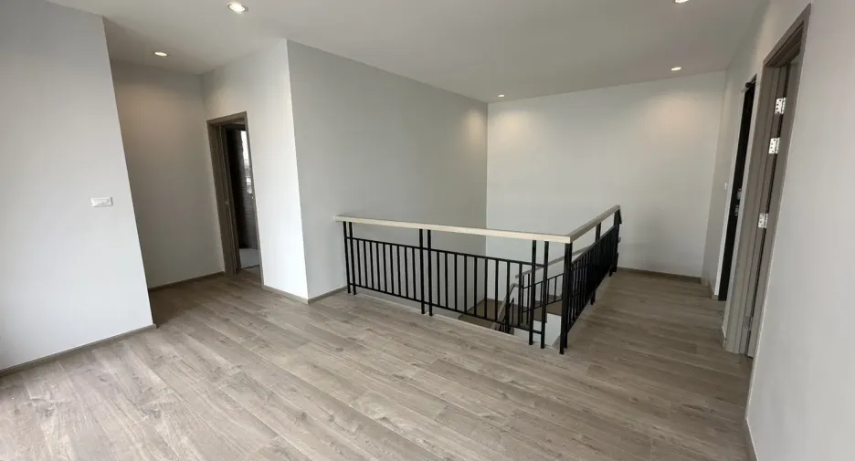 For sale 5 bedrooms house in Lat Krabang, Bangkok